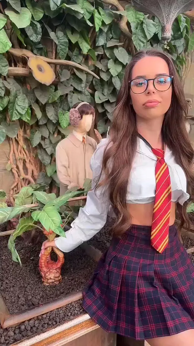 Meet my in the common room at midnight so I can play with your wand🪄