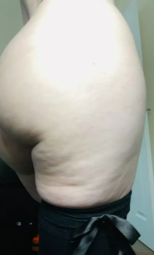 My butt in a latex thong 🖤