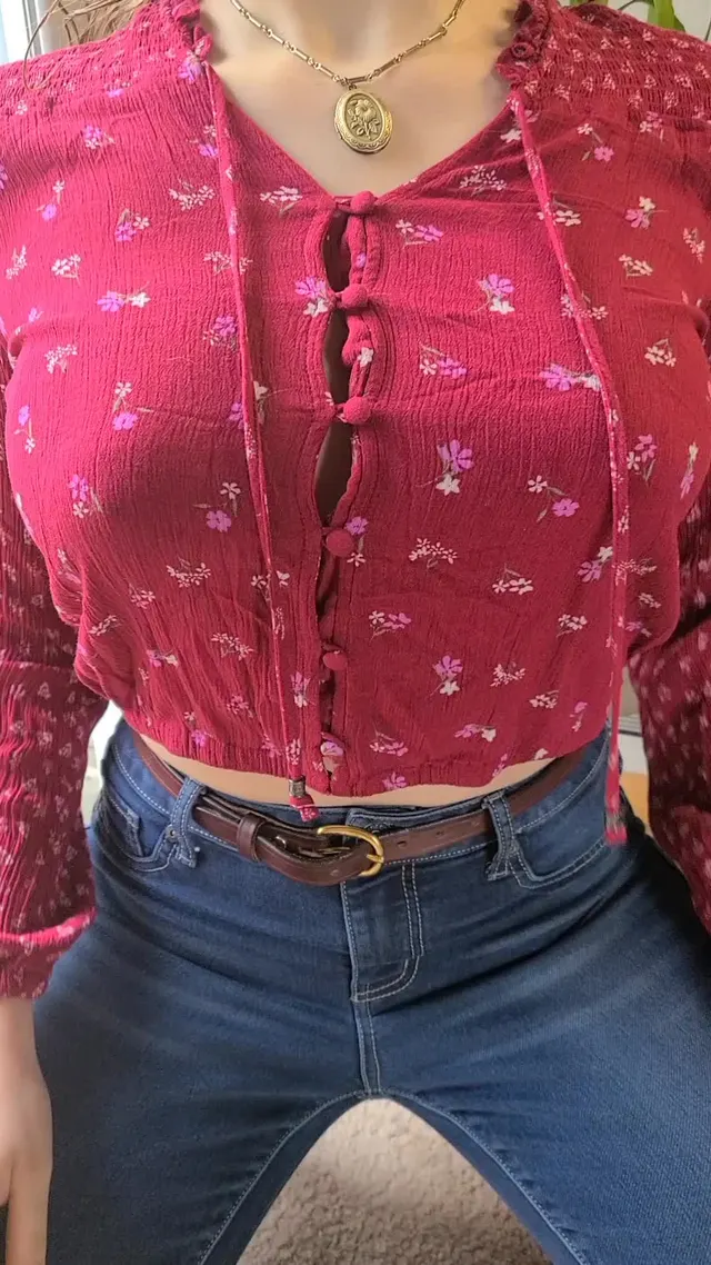 can I be your early Christmas gift 🎁? 18f