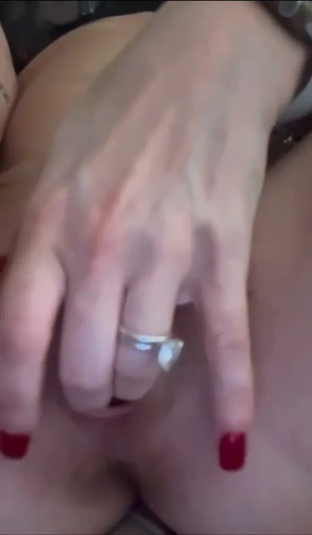 Born in 1889. Would you fuuck me raw or too old ? "wife"