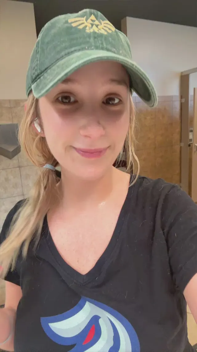 I would love to watch someone lick up this underboob sweat :)