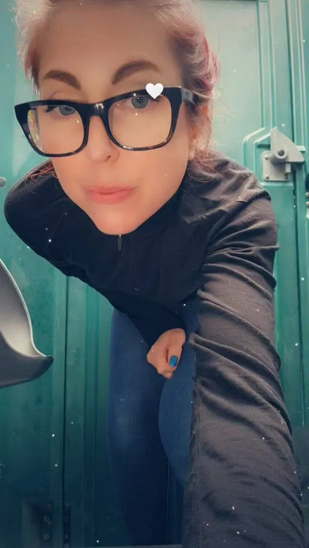 Nerdy Faery Standing Piss