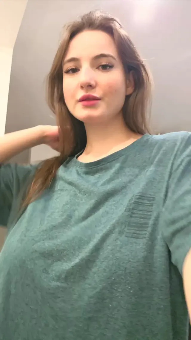 What college boys don't see under my oversized clothes 😏