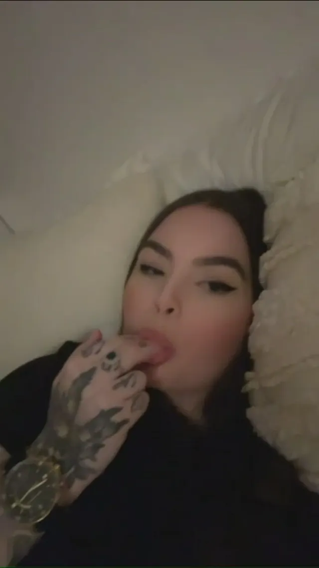 Hey Guys, Made a little edit of some of the pics/vids Scarlet Has sent me over the last few weeks. We need to talk shot list. To the comments good citizens. Also Reddit please dont ban me for this. She consents, ill link her details in the comments. There is nothing untoward here. Much love <3 YLPD