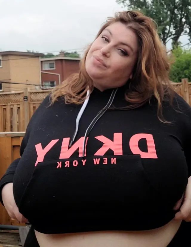 My neighbour's wife hates me, I cant imagine why