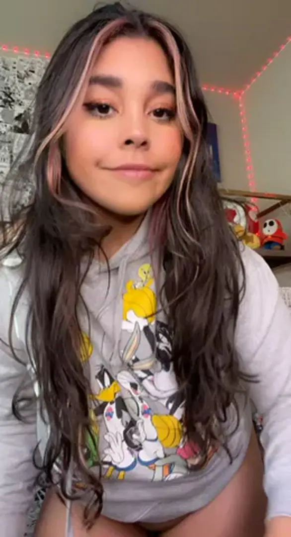 Any older men here wants to wish me a happy birthday with my first creampie?💦