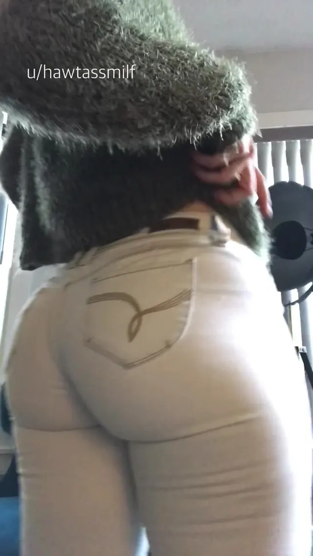 Ass so phat even girlfriends check me out 👀