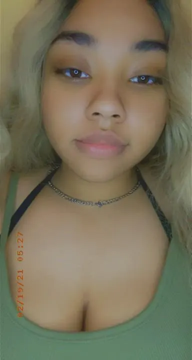 Since ppl keep stealing my stuff I figured I’ll join, hi I’m Iris☺️ OC