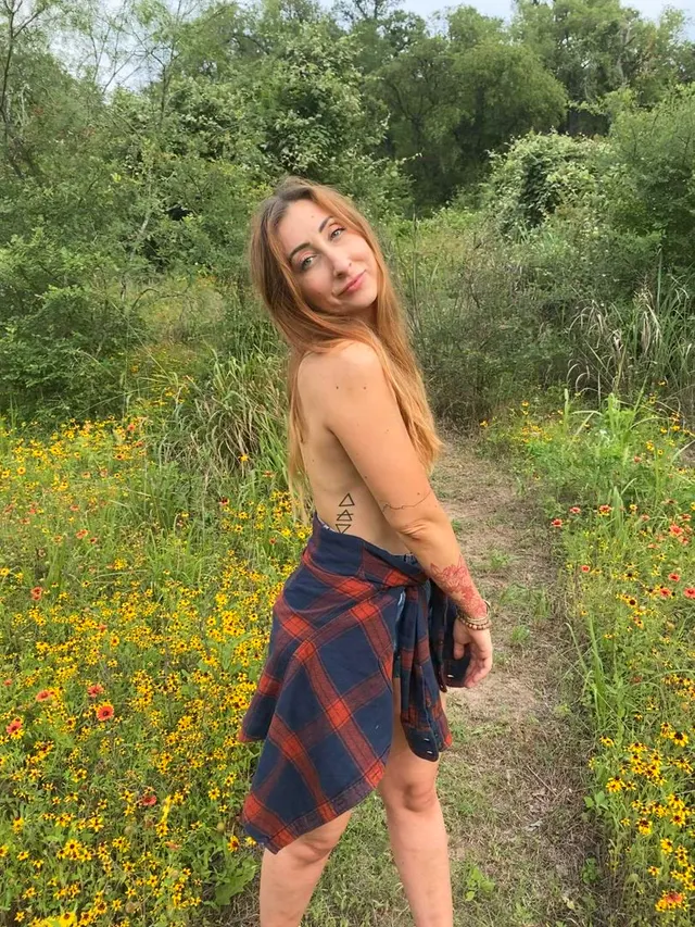 a wildflower amongst the wildflowers 🌻💘