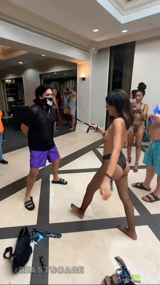 Met Aria Nicole again at Fetcon! She told me this is the way only way she’s gonna greet me from now on. No more hugs.