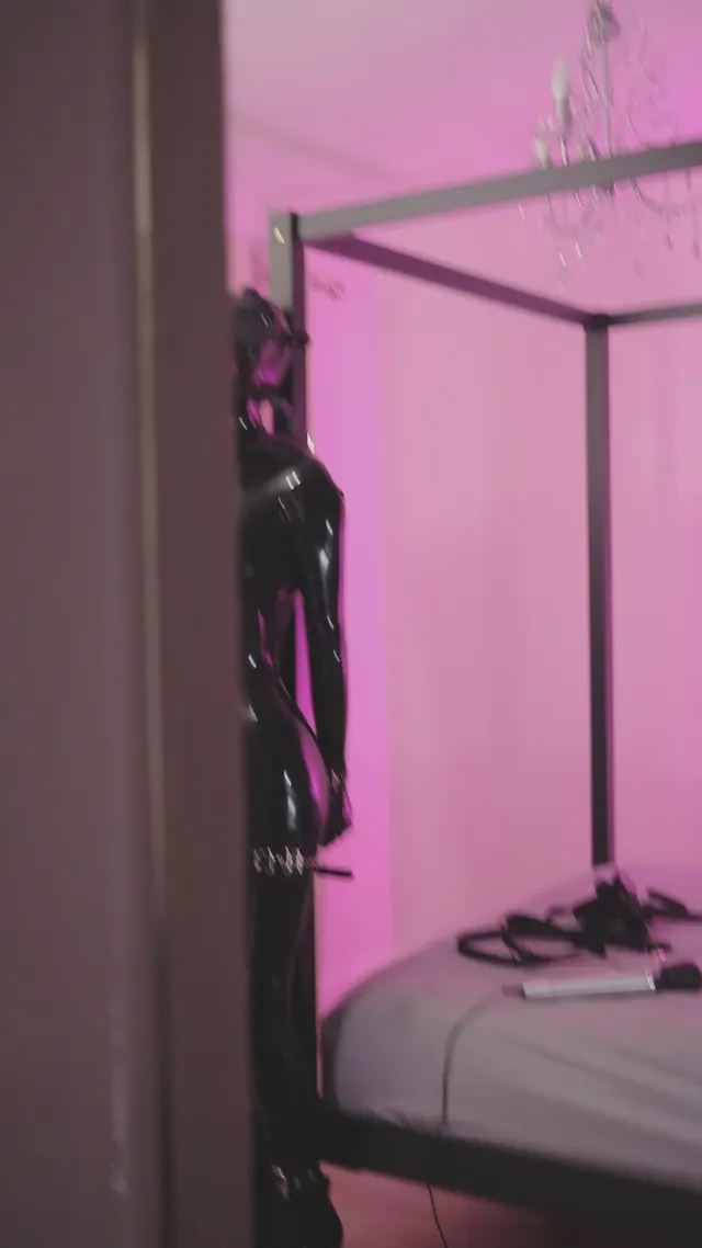 You promised you were gonna untie me >:(