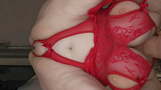 My pussy is saying hello 👋