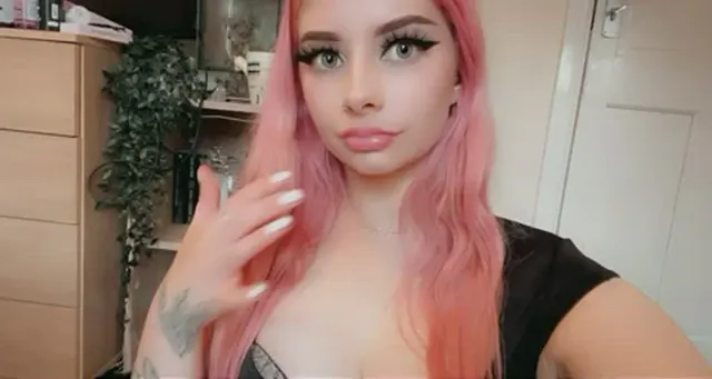 Frog butt ft my dildo <3