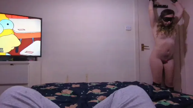 He left me to cum and ignored me to watch TV🥲