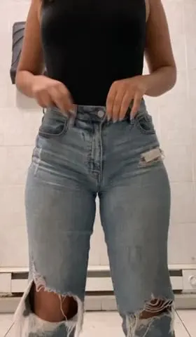 Cum and swallow up these cheeks 😏