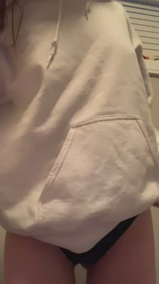 Petite 18-Year-Old Bounce 😋🖤