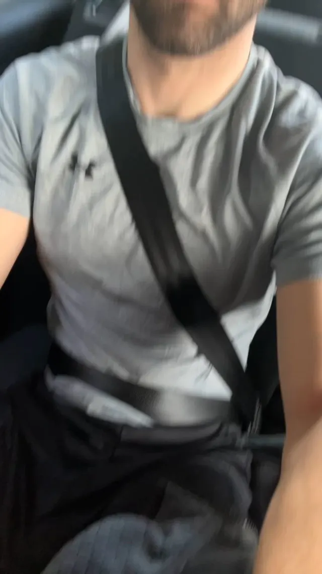 Turn around mate there’s a weapon in your back seat