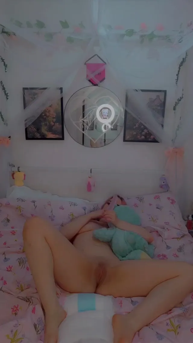 Hiding a dildo in my diaper