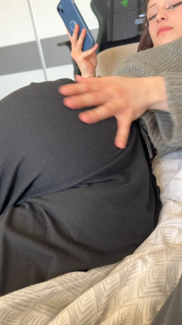 Hanging out with me always means my pants don’t stay on for long :p