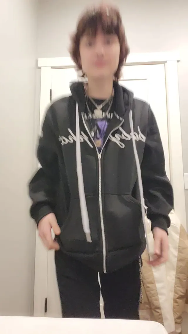 Be honest, does the fit look better on or off? 🤭