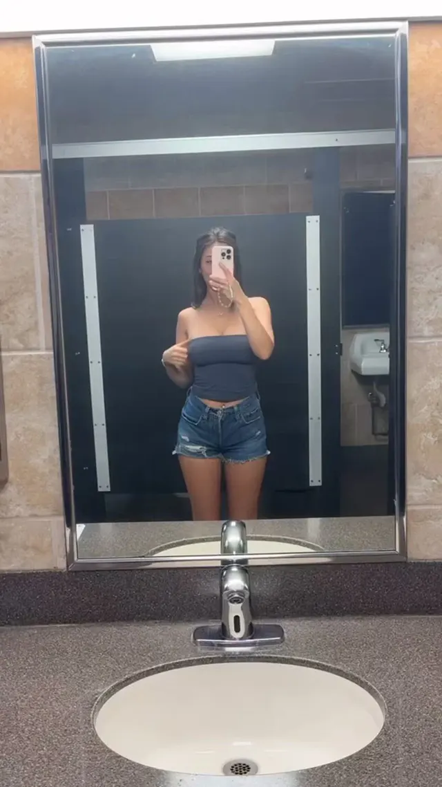 Tube tops = easy access😜