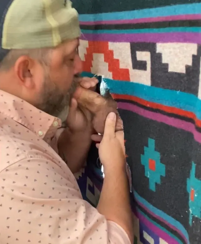 Sexy bearded New Yorker, stopped by on his way to his cabin. According to his noises I’d say he appreciates the Pussymouth.