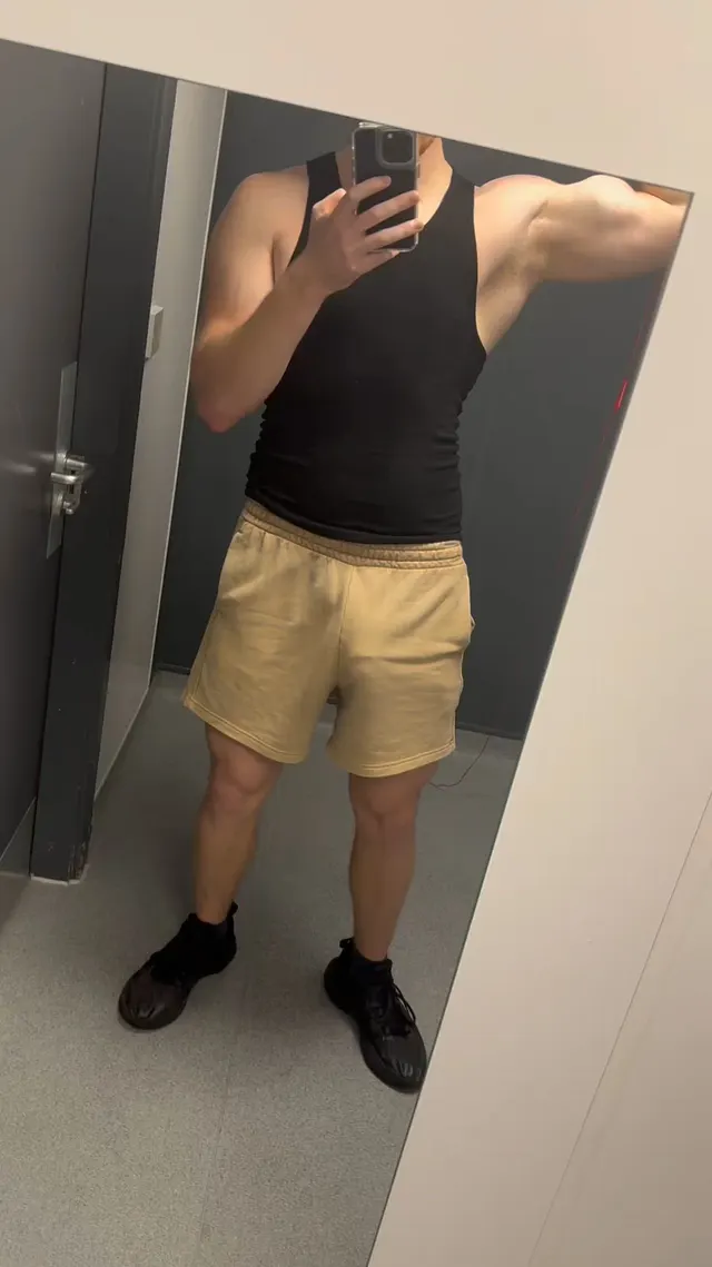 Going commando to the gym again so everyone can watch my big bulge swinging around 