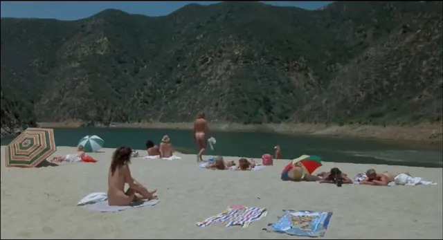 Lea Thompson & Victoria Jackson - Casual Sex? (US1988) - Suntanning friends (+stray health spa scene)