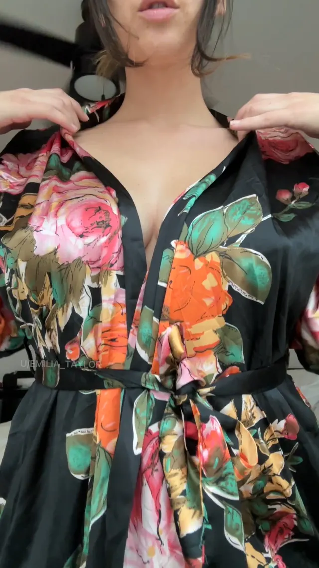 Milk me, and then i'll milk your dick.